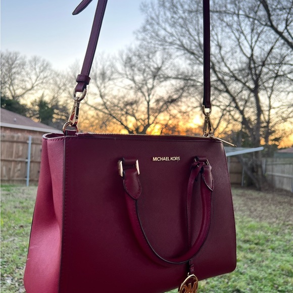 Cute Michael Kors bag in a raspberry color - Picture 2 of 16